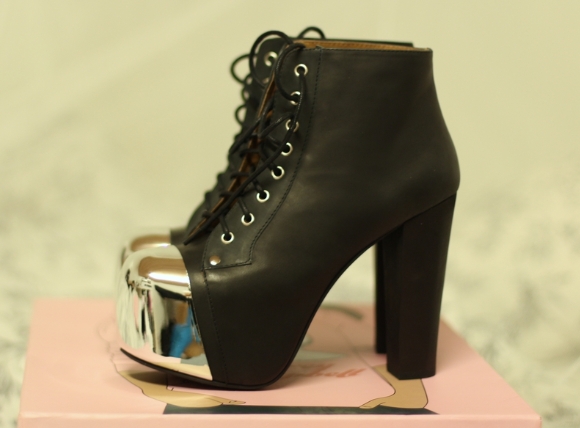 Jeffrey Campbell Sko: Er Disse Ikontiske Designs V&aelig;rd At G&aring; P&aring; Kompromis Med Komforten For?